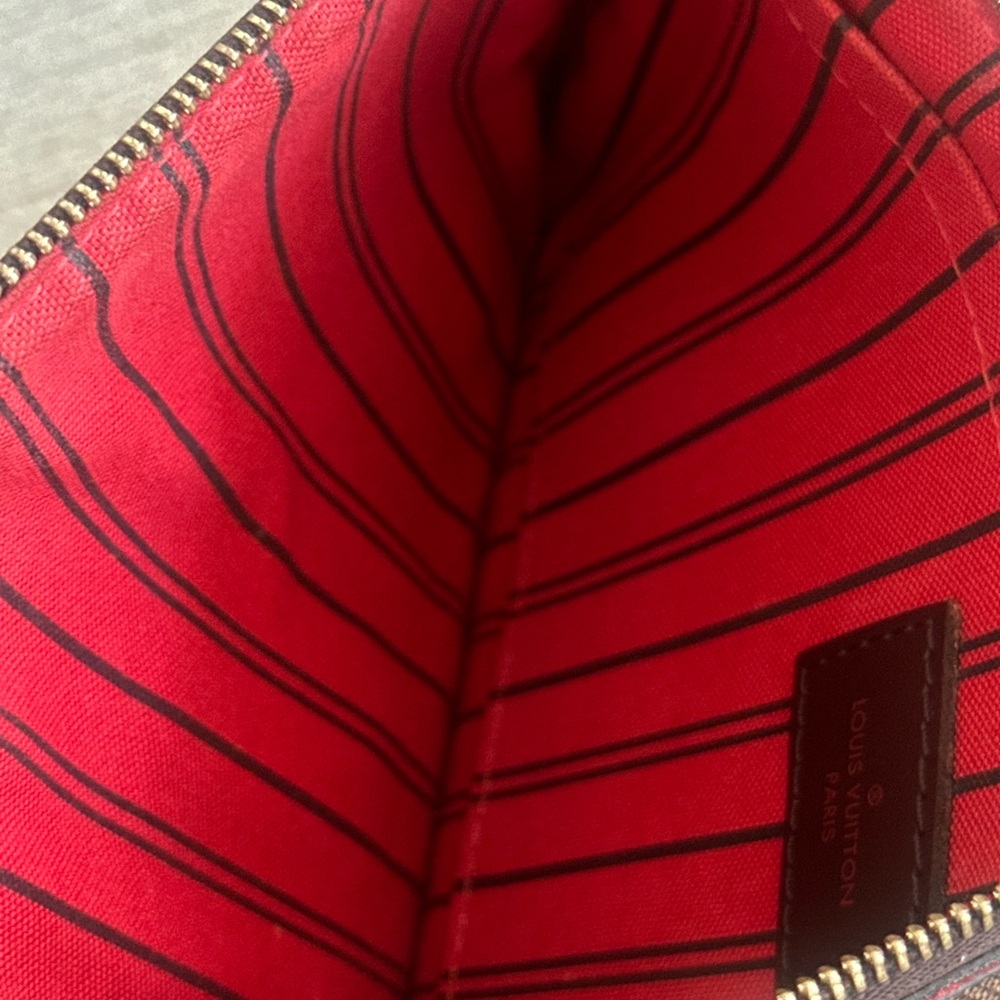 Authentic Louis Vuitton Damier Ebene Pouch - Picture 7 of 11